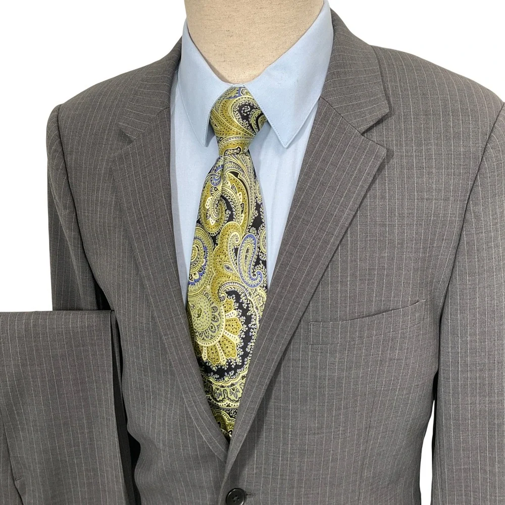 Theory Suit Mens 42R 32W Gray Pinstripe 2 Button Minimalist Formal Neutral Wool‎